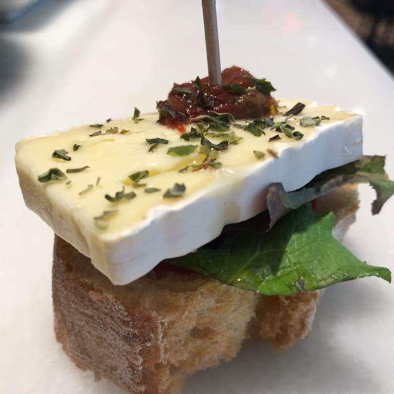 Brie con tomate seco