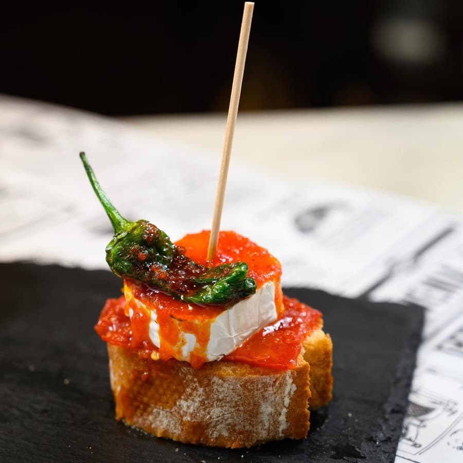 Queso de cabra con salsa Drac