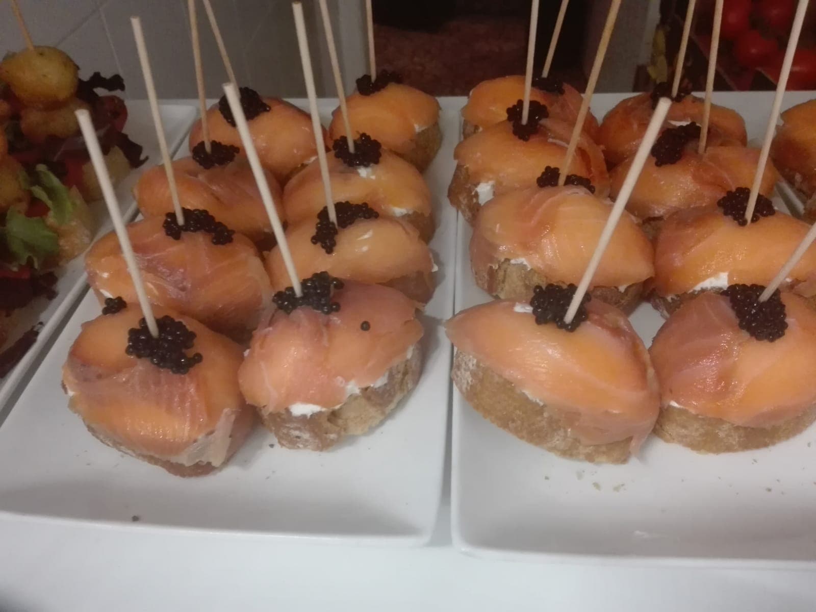 Salmón ahumado con caviar
